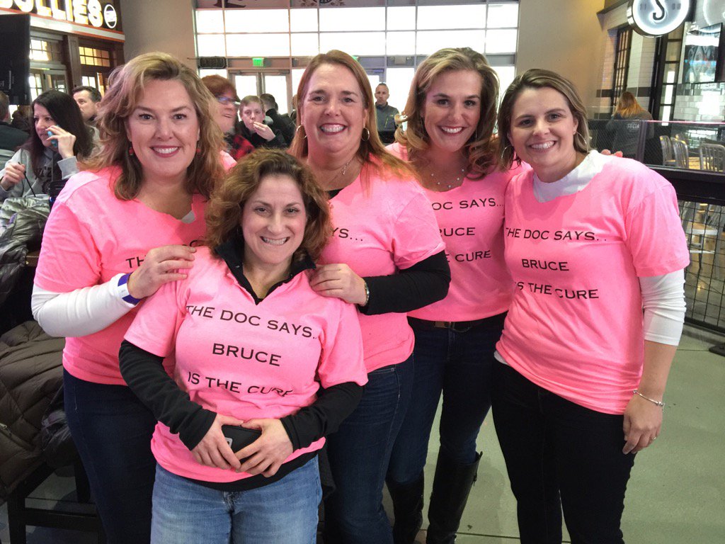 mpslater's tweet image. Pink ladies for a cure tonight #SpringsteenPhilly @PBCC @MVZaGoGo @backstreetsmag @SetLustingBruce