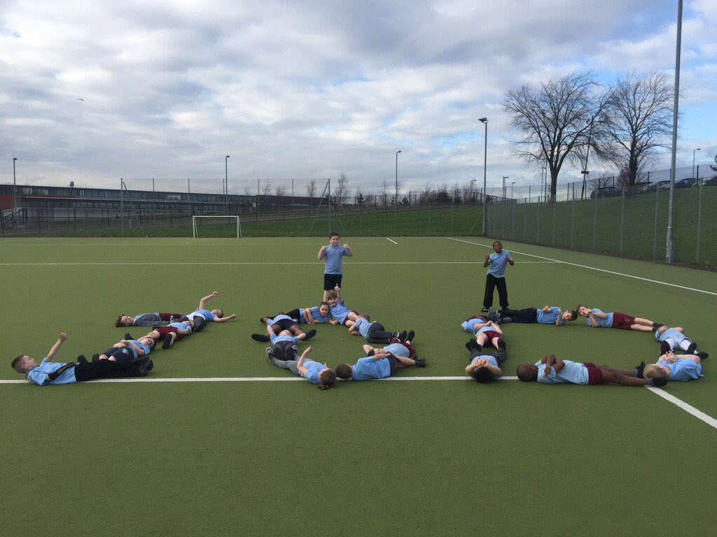 MissKCrickett's tweet photo. Today's @_thedailymile laps meant that P4 have ran 100miles in only 4 days! @StRoLSport's #RunningtoRio is underway! https://t.co/4Vk5vDacb4