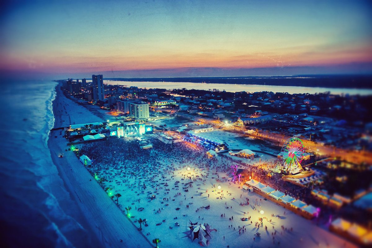 MetroWizeLA's tweet photo. Take an adventure to the white, sandy beaches of Gulf Shores, AL this May for @Hangoutfest: https://t.co/4kXGAnZXnA https://t.co/zDx4CSeDcR