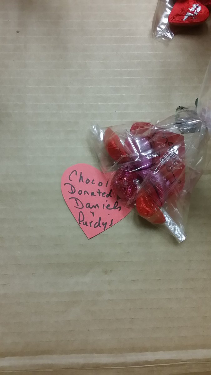 DtesNhp's tweet photo. We made handwritten hearts also acknowledging our donors ...thank you again. @DanielsChocolat @PurdysChocolate https://t.co/ThbJ6KzQFx