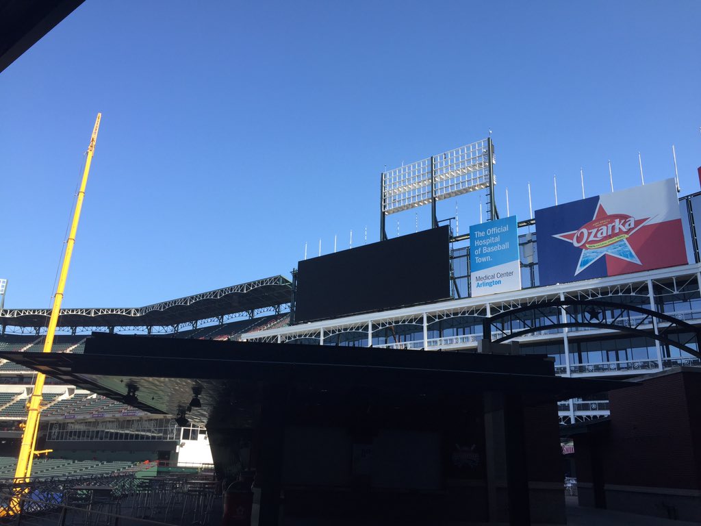 Rangers's tweet photo. Wait...now the video board is really, totally installed? It's even bigger than we thought! #EverythingsBiggerinTexas https://t.co/YjmXP5GcHa