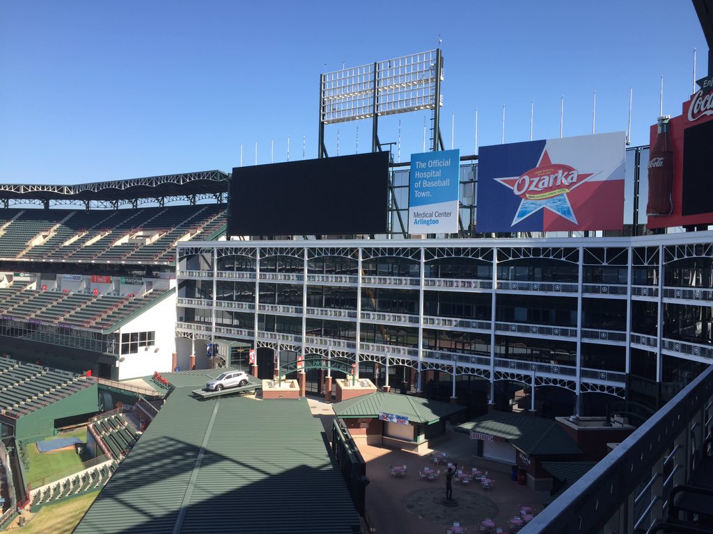 Rangers's tweet photo. Wait...now the video board is really, totally installed? It's even bigger than we thought! #EverythingsBiggerinTexas https://t.co/YjmXP5GcHa