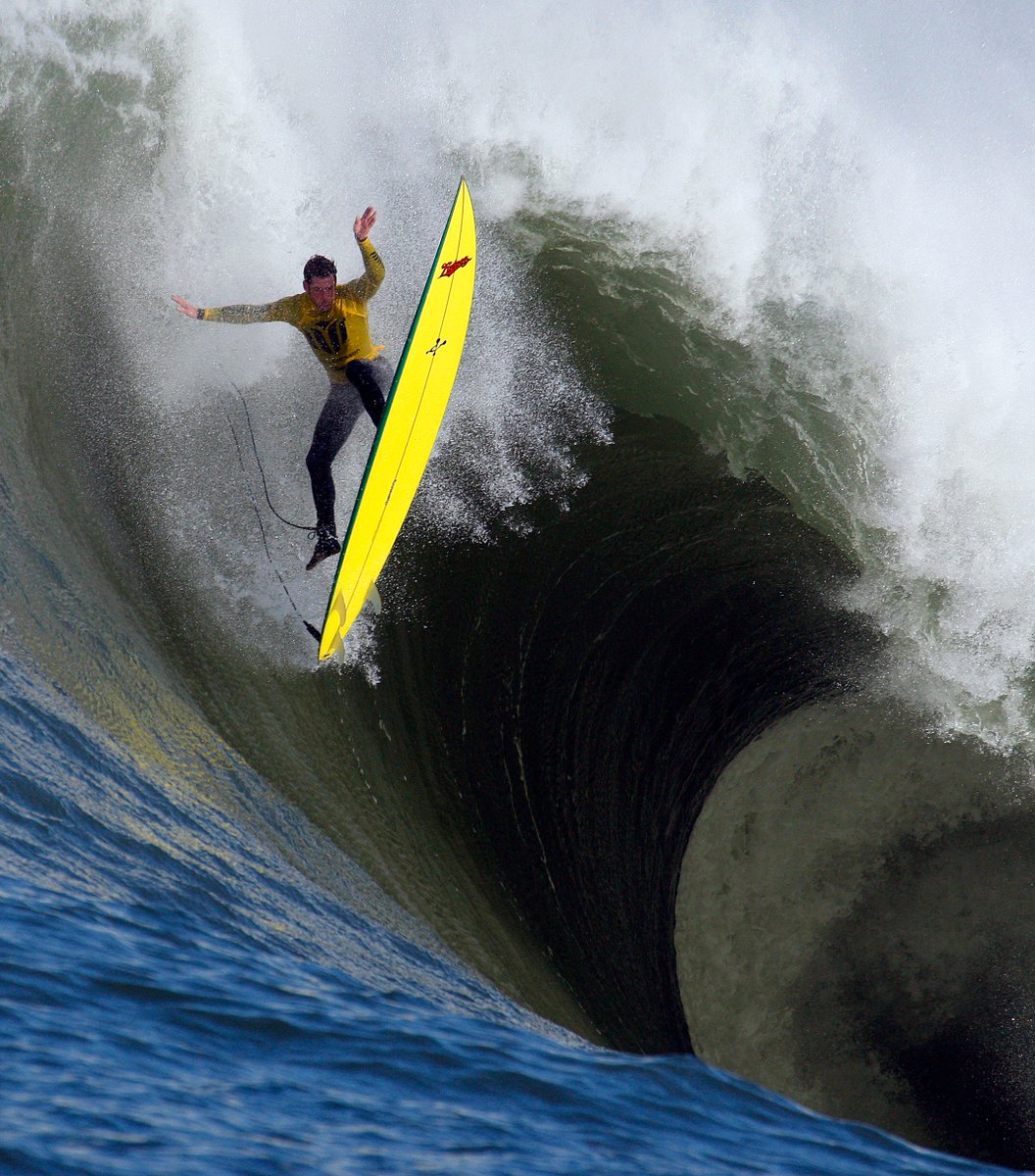 sacbee_news's tweet image. Wild waves keep building for #Mavericks surf contest off Pacific sacb.ee/5sL3