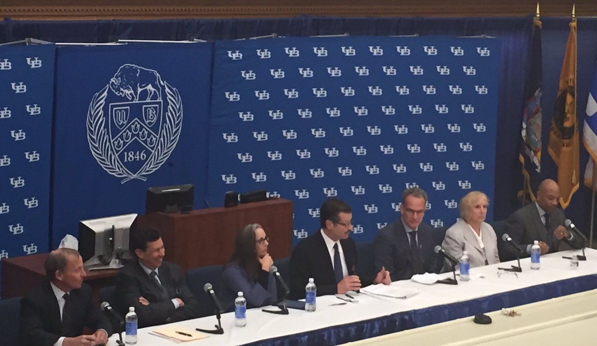 Jim Wooten introduces the commentators joining the #MitchellLecture speakers before opening the discussion #SUNYLaw