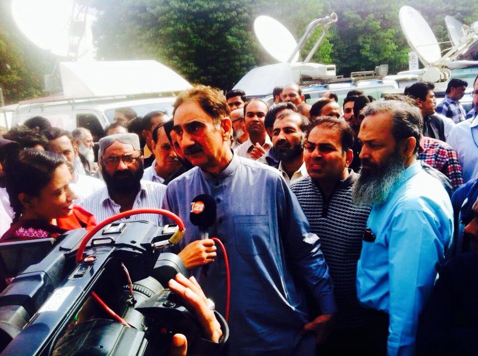 IrfnNasir's tweet photo. Press confrence karty howe..Nasir Janjua https://t.co/m4eIAisAjW