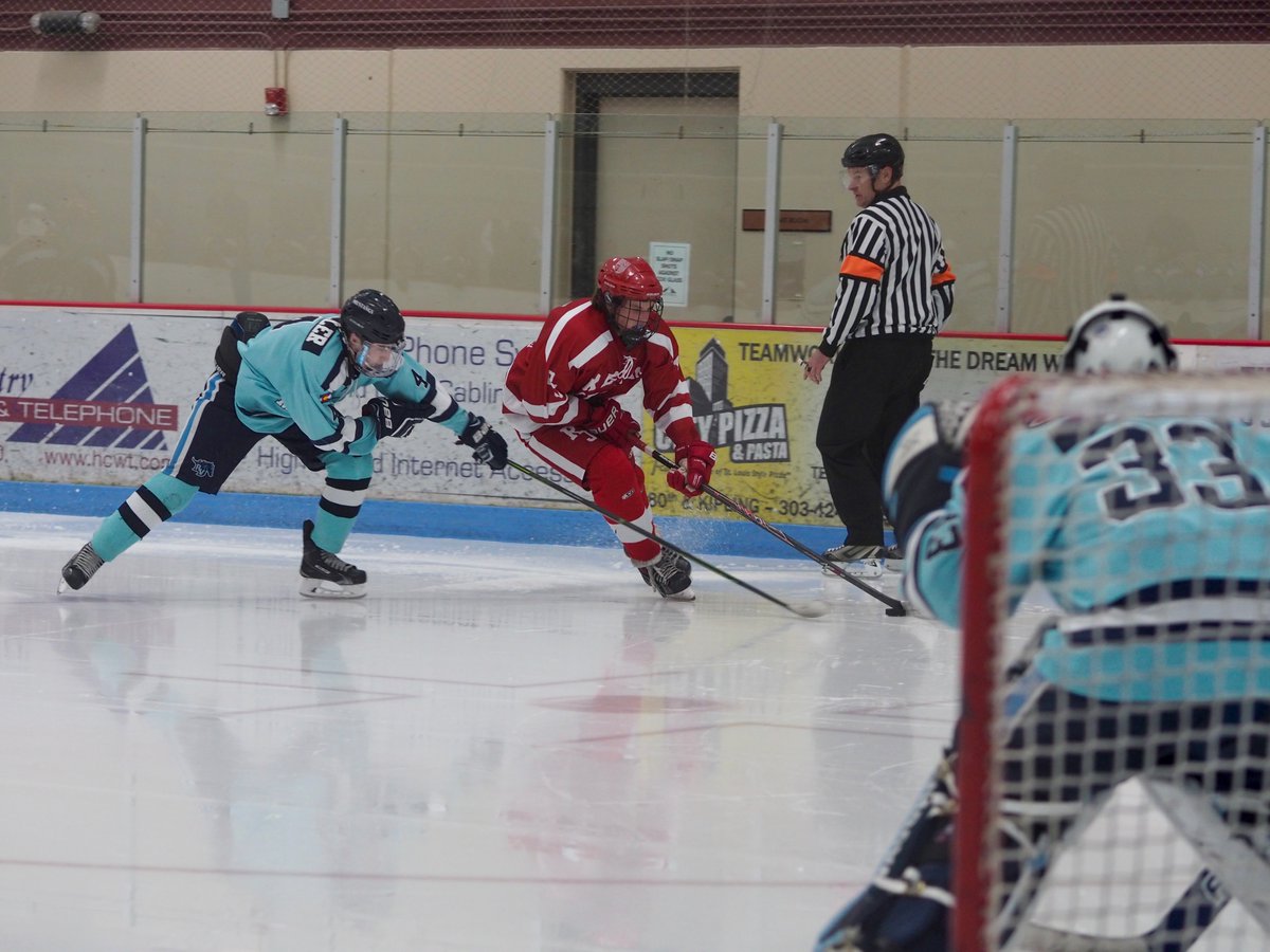 9Preps's tweet image. VIDEO: @RJHSHockey overcomes @dirtydonkeys 6-3 #copreps #9News #9Preps @RegisJesuitHS 9news.com/sports/high-sc…