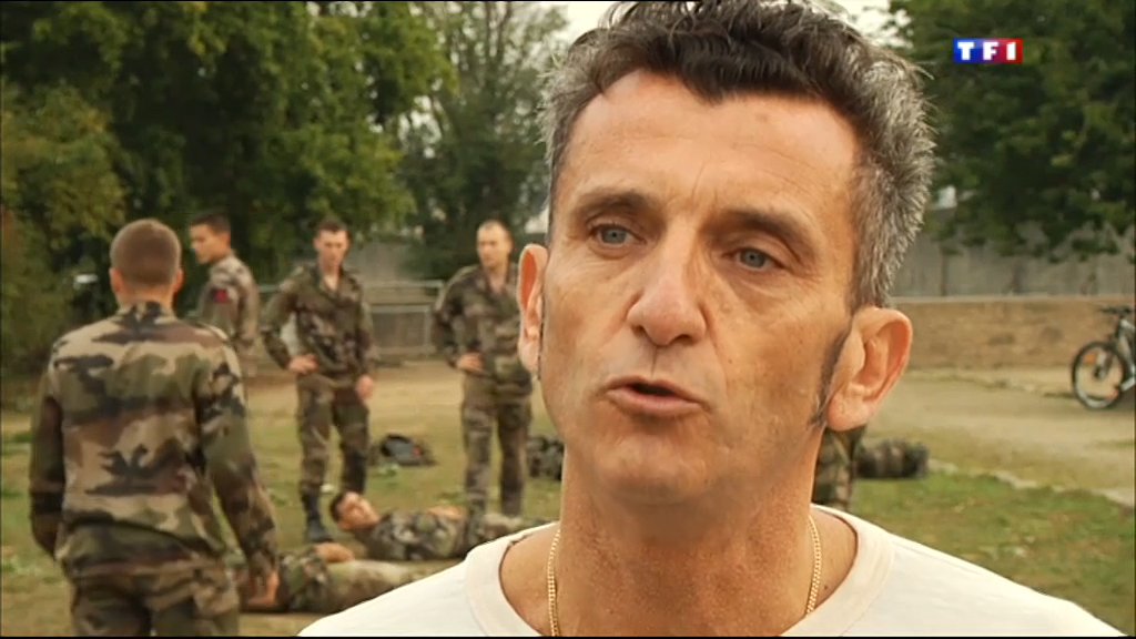 Mogogow's tweet photo. Pascal dans koh lanta ressemble trop à Marius le commando qui va faire #gardeavous #kohlanta2016 https://t.co/qbB3TqZu8P