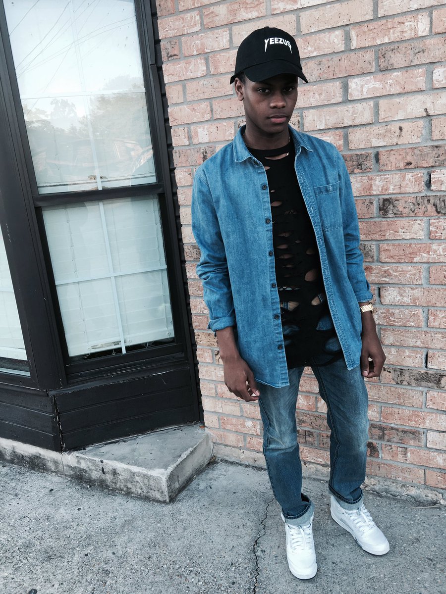 d00bieofficial's tweet photo. I Made That Bitch Famous, I made That bitch Famous #Fam0us https://t.co/WczFfDKQJY