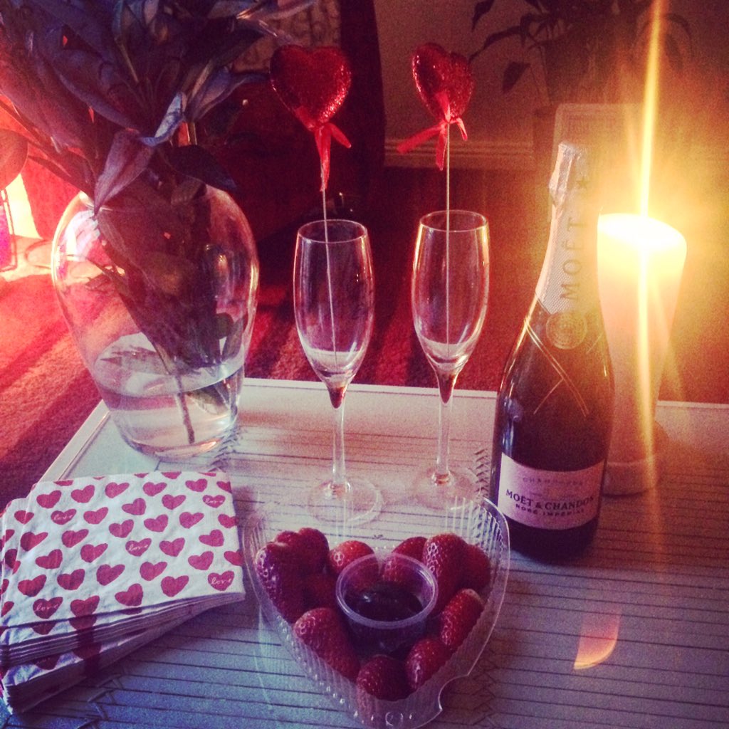 JossReviveRenew's tweet photo. Our valentines night #PinkMoet #dinner #desert #chilling waiting on @FirstDates #bestNight #theRomance @Dubfireman https://t.co/GUU4lexiaK