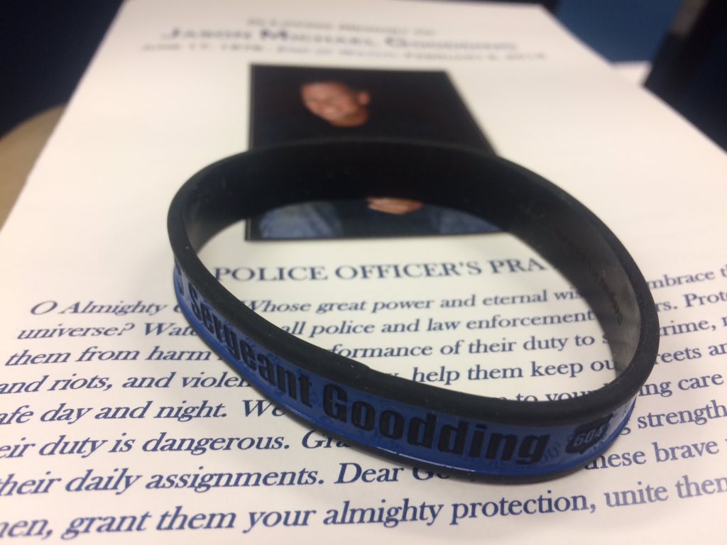 SMayerPDX's tweet image. This bracelet is being handed out in honor of Sgt. Goodding. #LiveOnK2