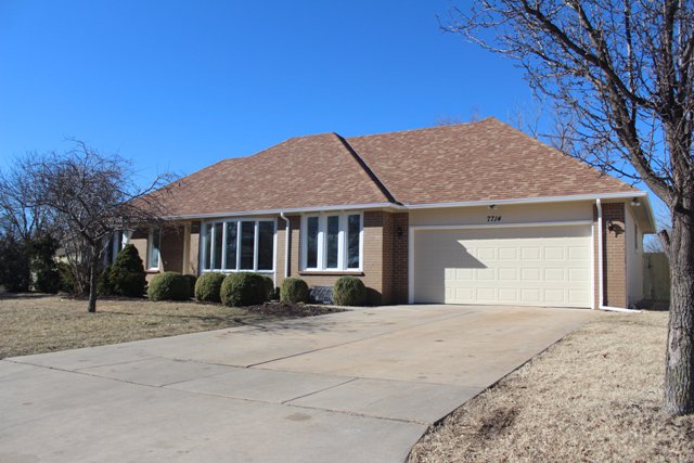 ProHomeBuyers's tweet photo. For Sale - Updated &amp; Gorgeous 4 Bed, 3 Ba near 21st &amp; Rock Rd!! https://t.co/4NEruTxwUv https://t.co/BrwHzi0Xqn