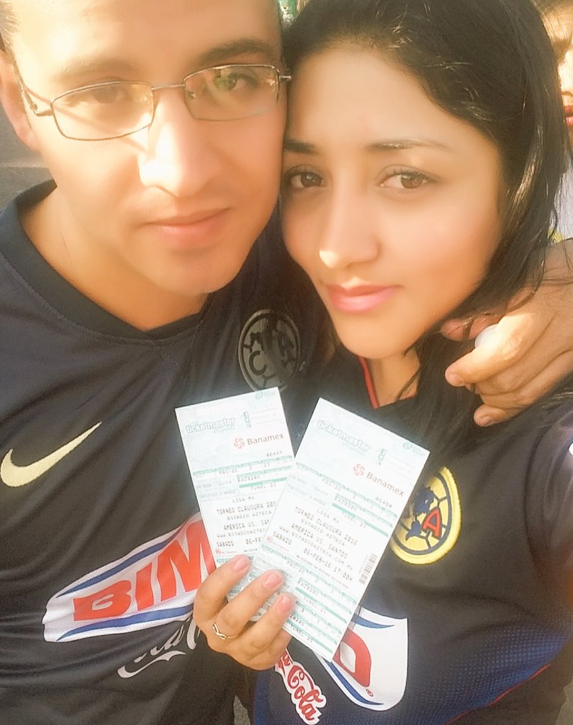 Jade_eli's tweet photo. Dos de mis grandes pasiones...!! 
#Tu&amp;Fútbol 💑⚽💙💛 https://t.co/ZrzahttlGw