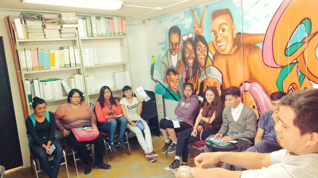 COMUNAIZT's tweet photo. @MarieStopesMex en taller de prevención de embarazo en Comuna, gracias por su participación con los #jóvenes https://t.co/zyzJo5TOrD