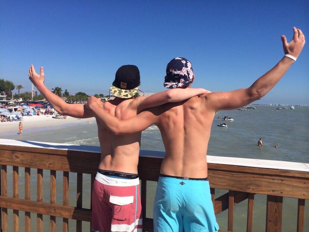 HypeSquad2016's tweet photo. beach out tonight vs Valley 🌺🌴🌊 #Nightcrawler #TanksForJesus https://t.co/CQMLpMoY8q