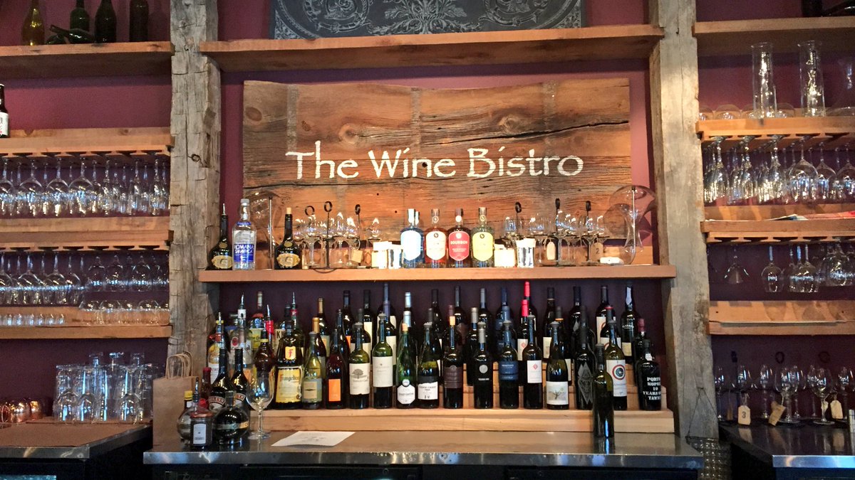 MikaelaHuntNews's tweet photo. Hello Friday! #lowkeyfavespot #happyhoursoon https://t.co/gFs1UjumqZ