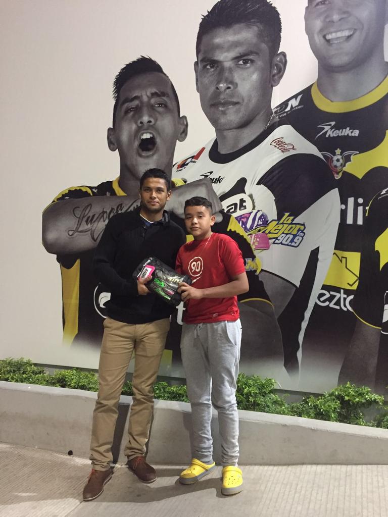 murcielagosfc's tweet photo. Obed Armenta, ganador de los guantes de #30Romo ✌ https://t.co/zB131rWKvD