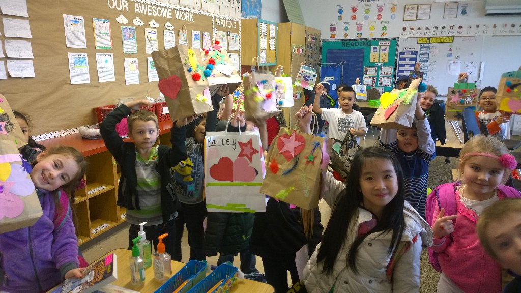 AgenoFirstGrade's tweet photo. Getting ready to go home after Friendship Day!!!!! https://t.co/Sh6T6ApdT1