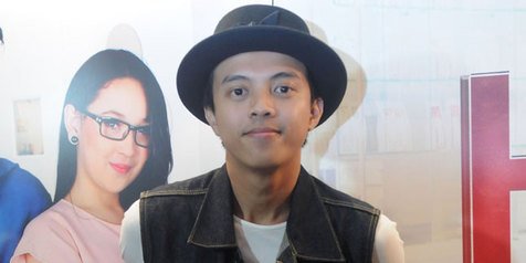 Natapnya biasa aja dong:"3