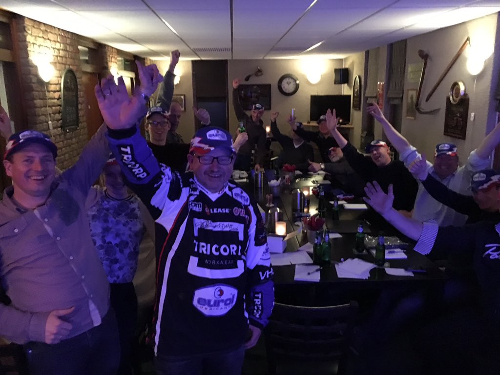 Sponsoravond <a href="/ErnstDubbink61/">Ernst Dubbink</a> . Gerrit Valk gefeliciteerd met het winnen van het <a href="/Frans_Verhoeven/">Frans Verhoeven</a> motorshirt!