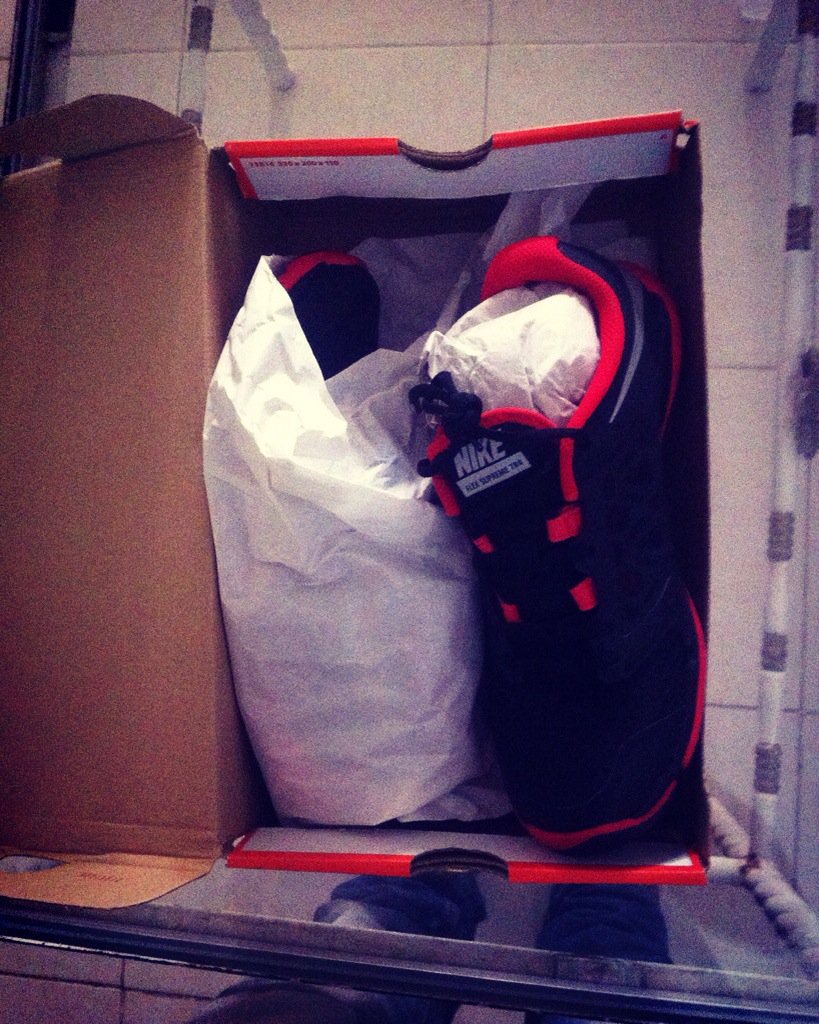 KalelGerardo's tweet photo. @Nike gracias por este regalo :) ahora si a entrenar con mis #Fitsole muy contento me gustaron https://t.co/TUOtjqrFzU
