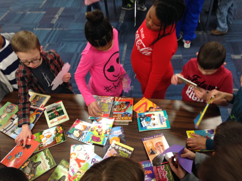 Spreading the love of reading for Valentines Day by letting kids pick their own book to keep! #shstomp #bestlibrary