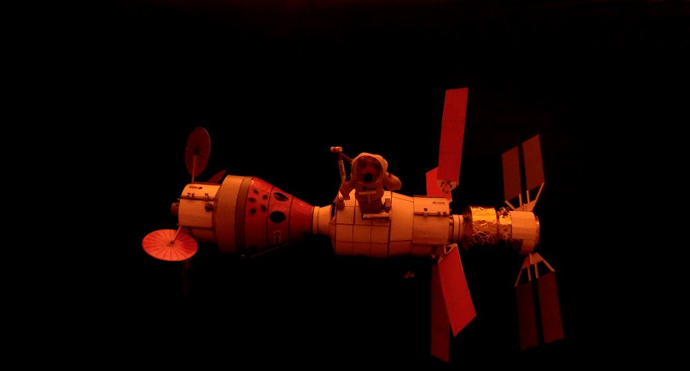 Mausonaut's tweet photo. Good night and sweat dreams - with some impressions of my #spacewalk! #MoonDot #STEMeducations #STEAM #STEMed #STEM https://t.co/NXeBryanaU