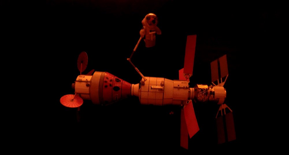 Mausonaut's tweet photo. Good night and sweat dreams - with some impressions of my #spacewalk! #MoonDot #STEMeducations #STEAM #STEMed #STEM https://t.co/NXeBryanaU