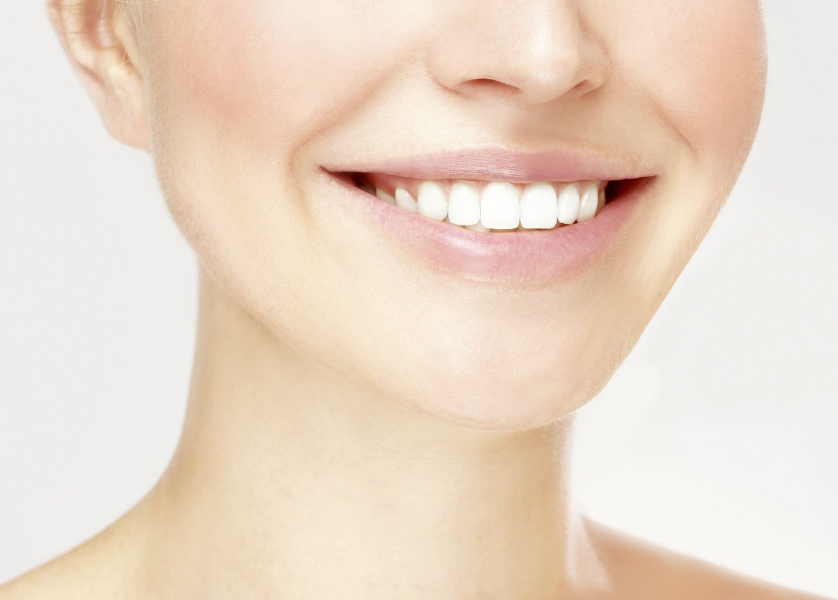 ClevelandClinic's tweet photo. Here are 5 habits that can damage your #teeth ➡ https://t.co/hVhvWruU3w https://t.co/S20cGVmJhj