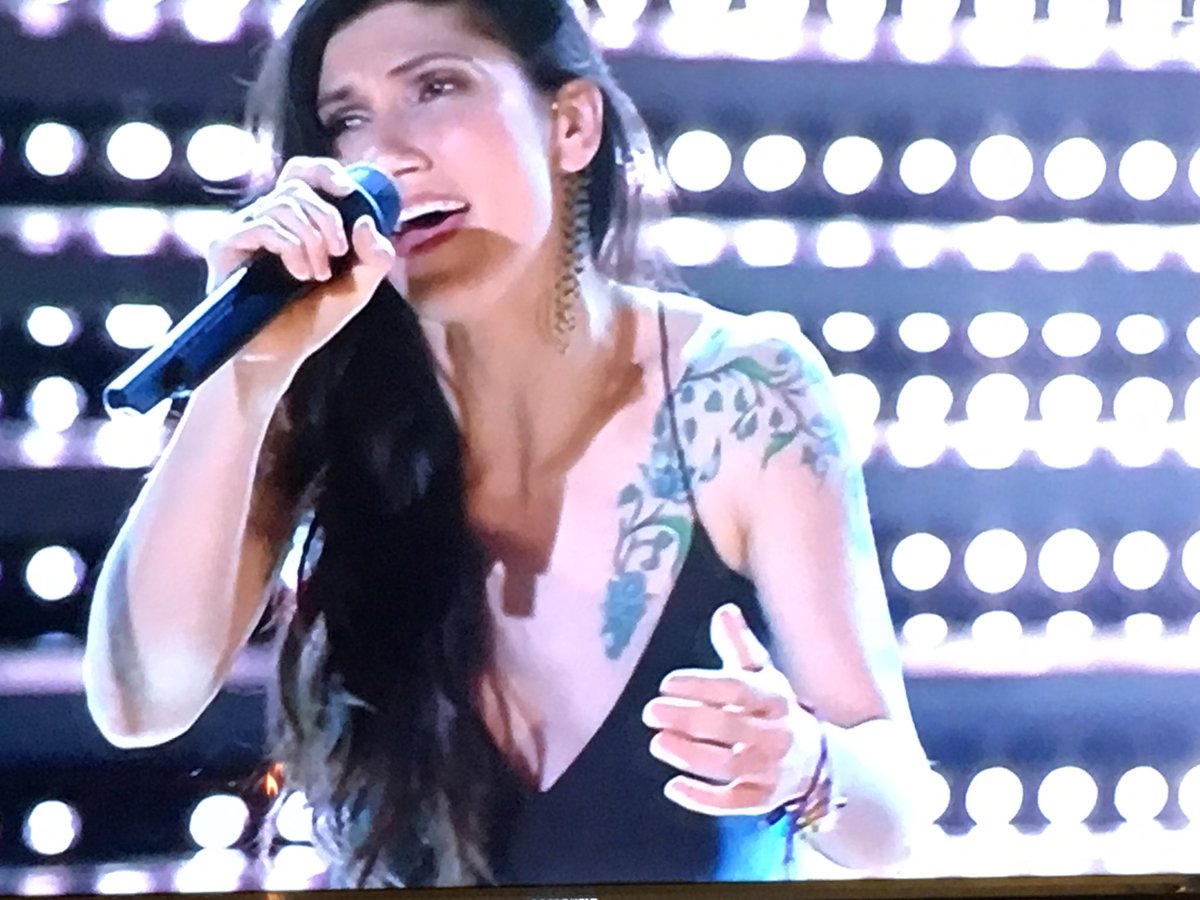 Finalmente ❤️ <a href="/elisatoffoli/">Elisa</a>