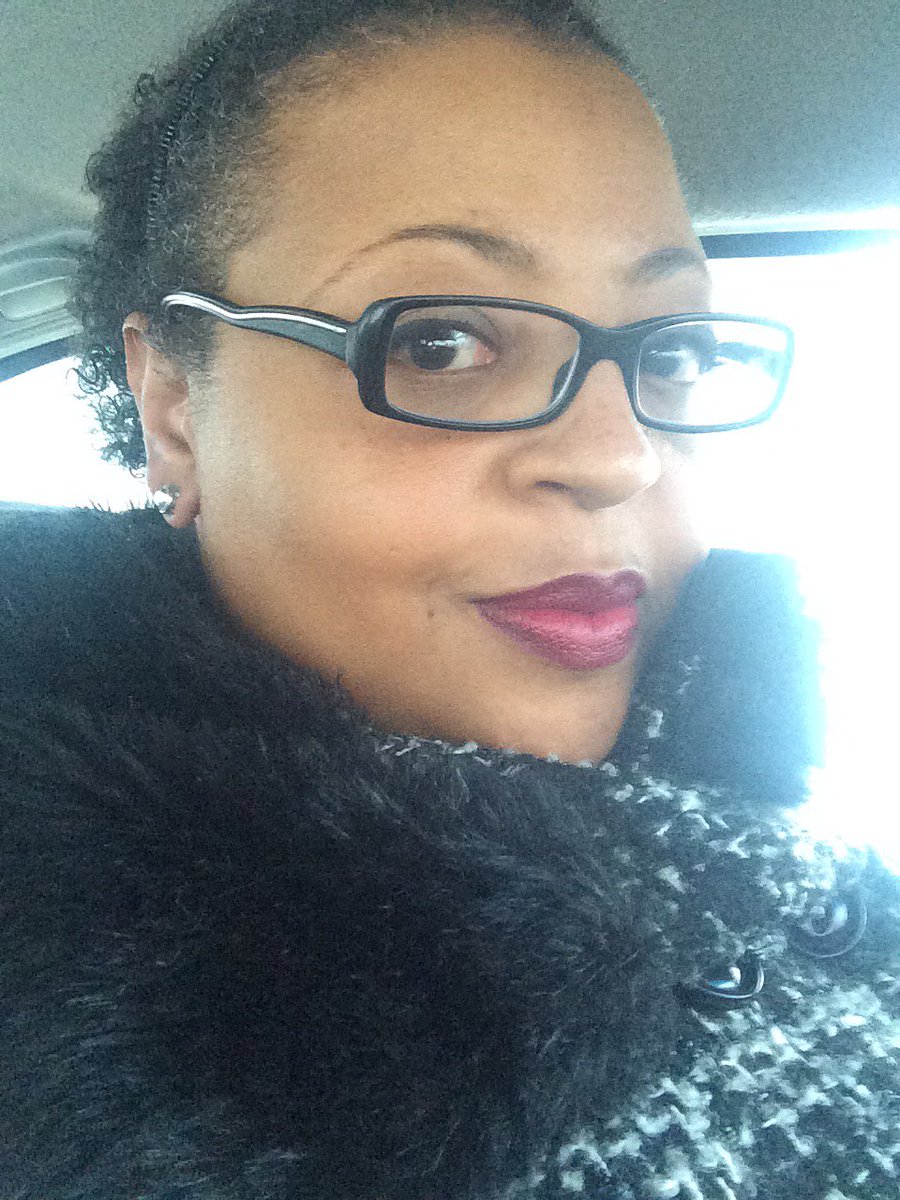 mchildress46's tweet photo. V Day weekend begins! Going to start w Classic Red lips! https://t.co/5W3sQ6Bsbw