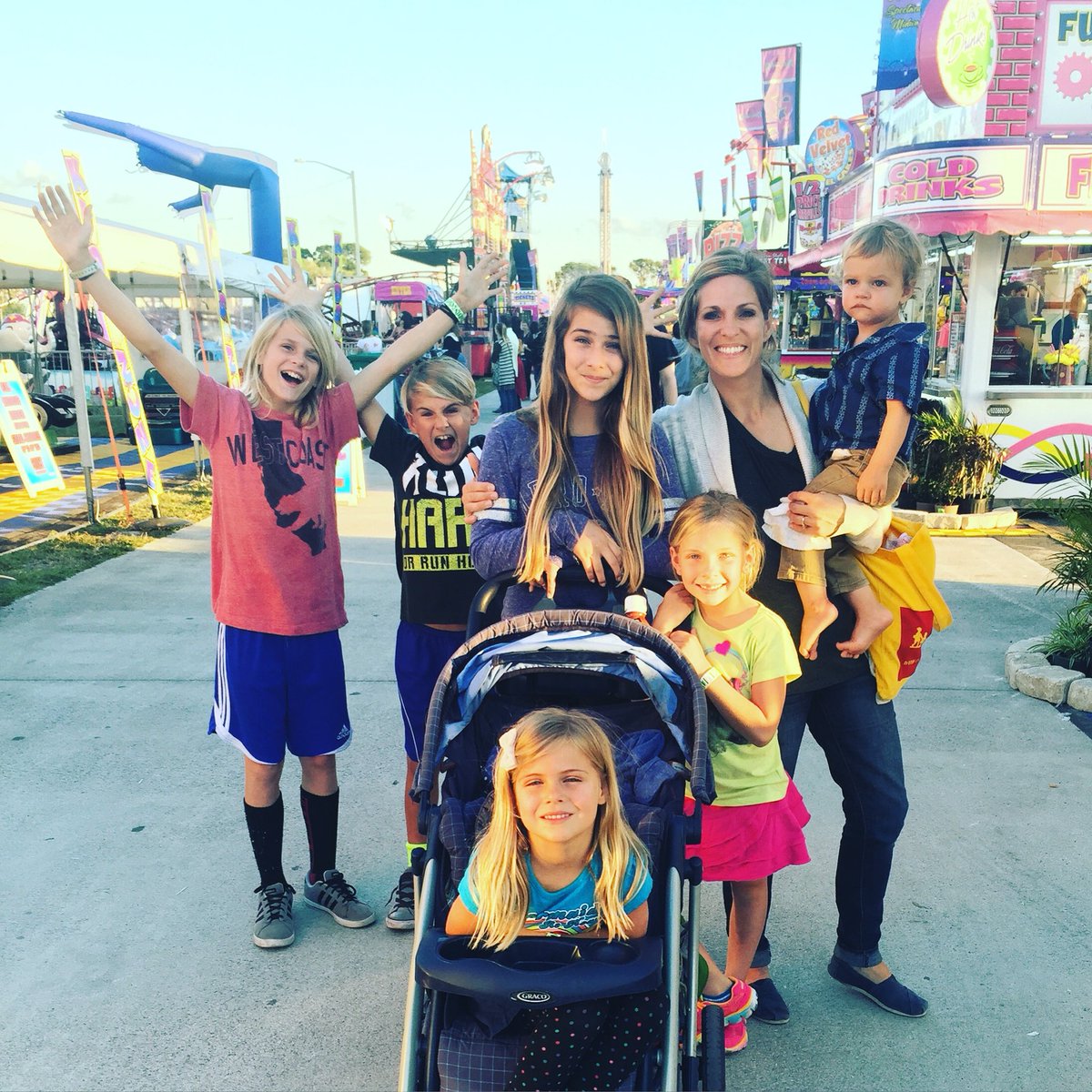 familyman1523's tweet photo. So stoked for #FamilyNight at the Martin County Fair! #StuartLife https://t.co/HKcKV75WMt