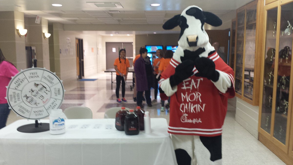chickfilaexeter's tweet photo. Look who came to the community hour to support the Four Diamonds Fund at Exeter mini thon! https://t.co/Ll40W6TNpa