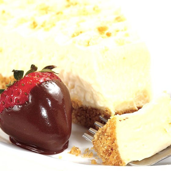 Chocolate Covered Strawberries (a #ValentinesDay classic!) taste even better w/ cheesecake. saraleedesserts.com/recipe/chocola…