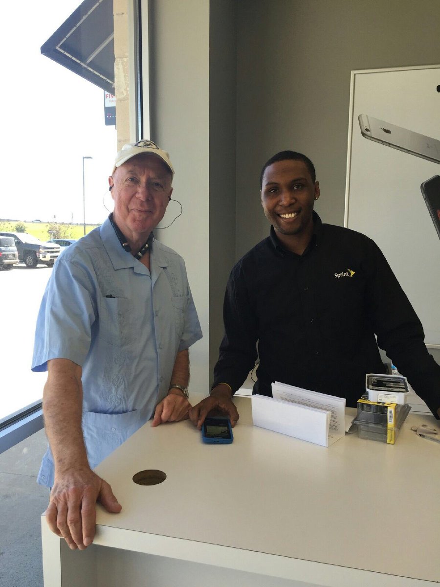 sprint_sm_TX's tweet photo. Took advantage of $200 Samsung promo! Who wouldn't be happy getting free money!@SprintCentralTX #CWSprint #Sprint4SA https://t.co/mDdzExqwLW