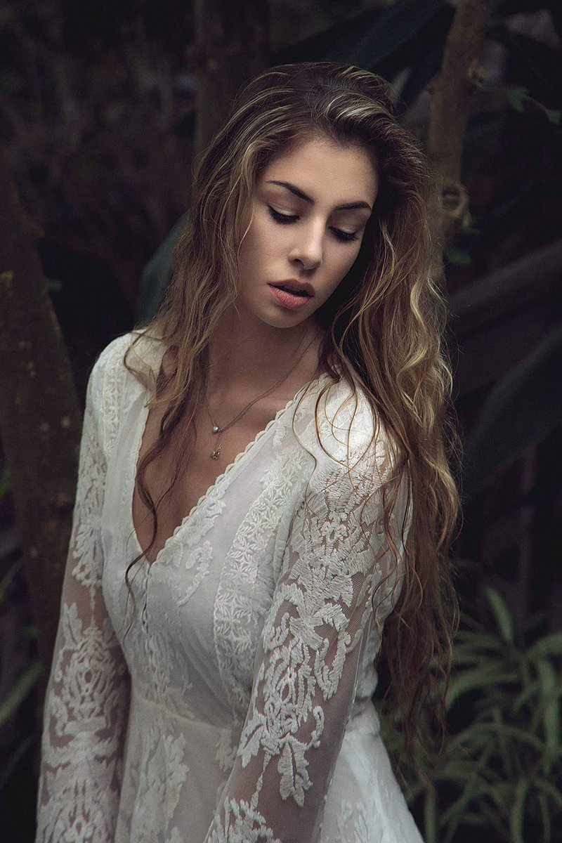 LynnYeeMakeup's tweet photo. Natural beauty using @TooFaced  Photo: Sidney Traynham Model: Lexis Lamb https://t.co/7cIWvMsJIN