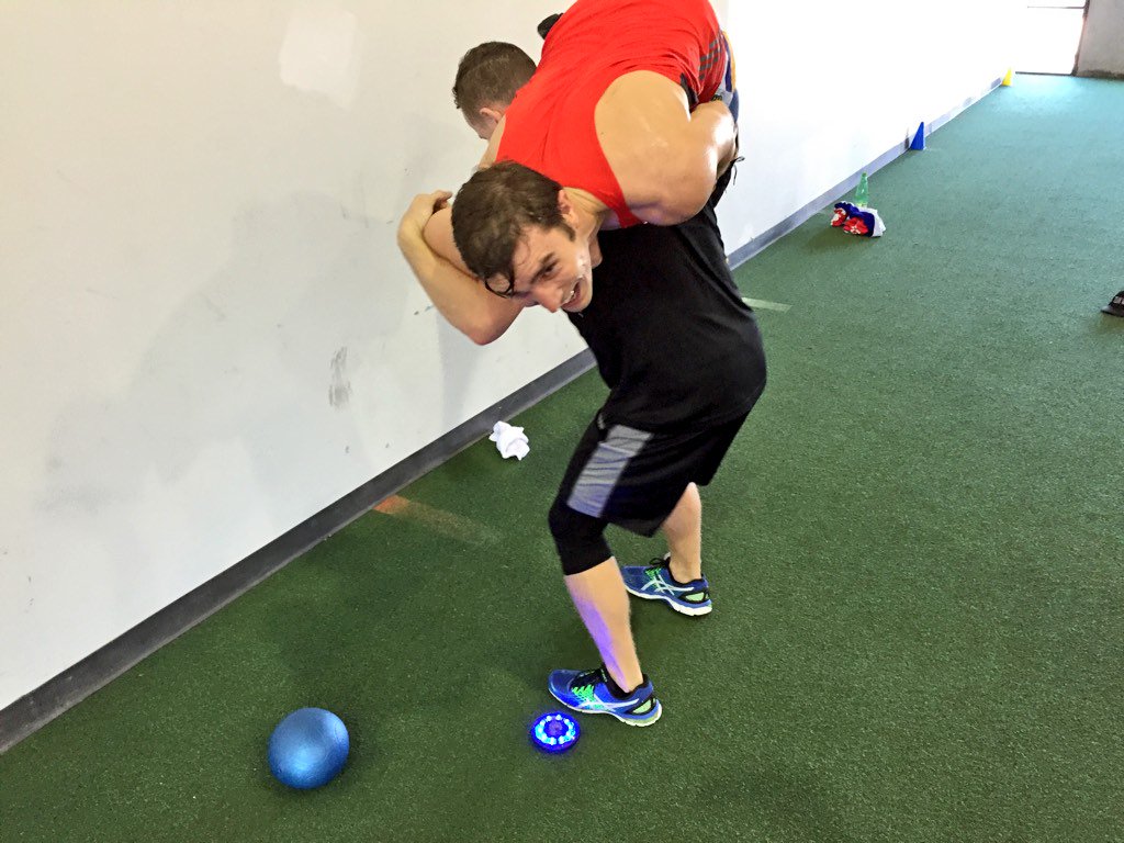 PlexAthlete's tweet photo. Players like @BIgTenBoles use 50lb. bags, Boxer's like @SteedWoodall use humans (undefeated boxer @SteveToughLove ) https://t.co/x5yjZx6gYt