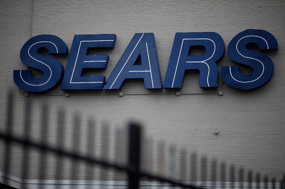 Forbes's tweet image. The downfall of Sears onforb.es/1WhVXdB