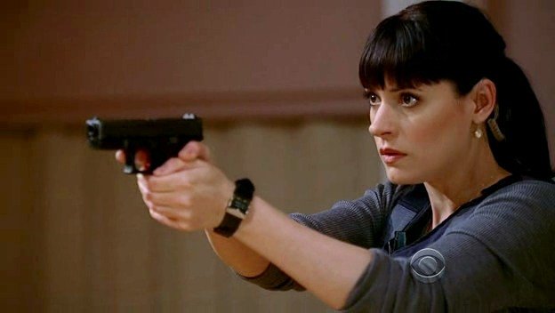 CelebMix's tweet photo. Paget Brewster set to return to Criminal Minds https://t.co/4GRyoKxVZT https://t.co/ruE9PX15ix