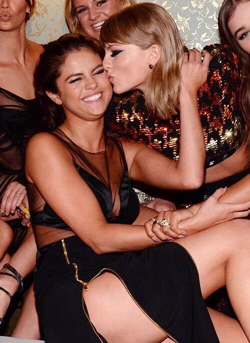 swiftselena734's tweet image. Não é atoa que são minhas divas 😍😍💕