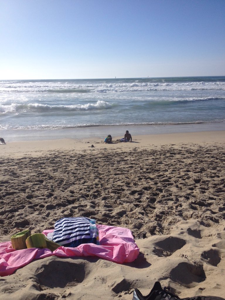 FullTimeHoops1's tweet photo. Beach day with two of my three closest friends. #TeamBurgin https://t.co/QaqlwflDQp