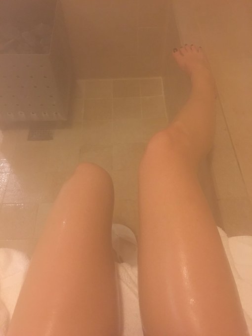 Steam room💦 https://t.co/xBmwq7k871