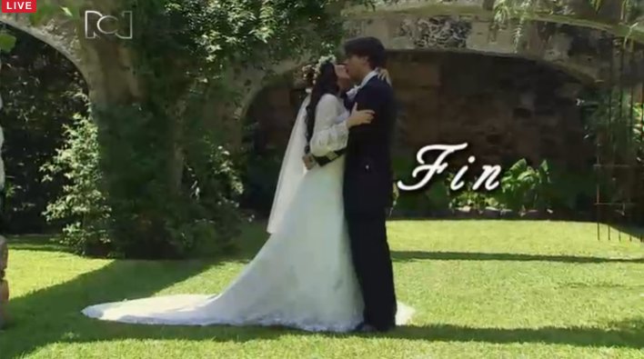 DaniArenasCol's tweet photo. #ColorinColorado #EsteCuento d #MyO ha terminado Gracias @DanArenas @anabrendac x llenar mis tardes🇨🇴 d FELICIDAD👰👏 https://t.co/LmyGUvthOo