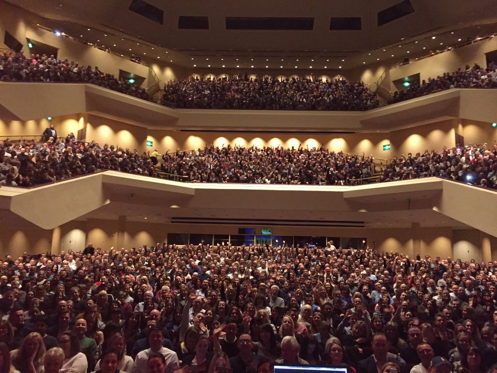 PaddyMcGuinness's tweet photo. Bo bo's for me now. Thanks again Nottingham! N'night. #DaddyMcGuinness https://t.co/6Vzz1HQfuQ