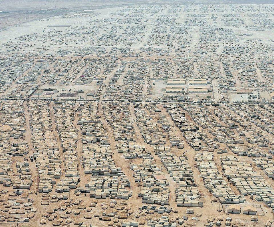 MatinaJewell's tweet photo. This refugee camp in Jordan houses 80,000 Syrians but that is only a small % of the 1.4 million Syrians in Jordan https://t.co/9tCMxm5sJC