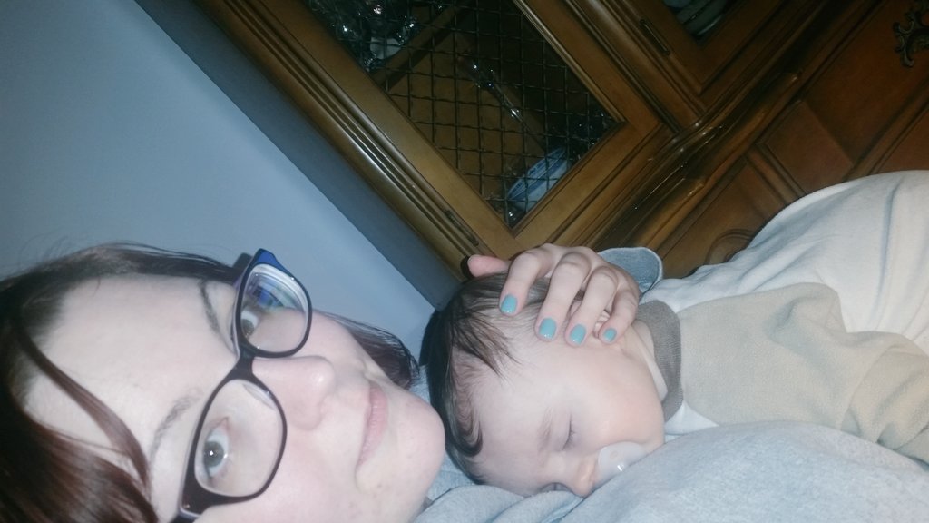 Tat2edmommy90's tweet photo. It's possible to hold the world within your hands. #whiteglobalunity #whitecouplesunite #prowhite #altrightwife https://t.co/F6FglY2mY5
