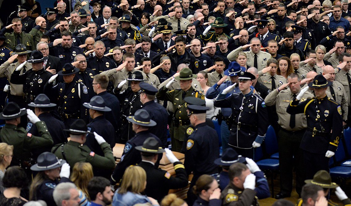 SeasideSignal's tweet photo. A final salute to fallen Seaside Police Sgt. Jason Goodding #seasidememorial #Goodding https://t.co/IjUGodYV4W