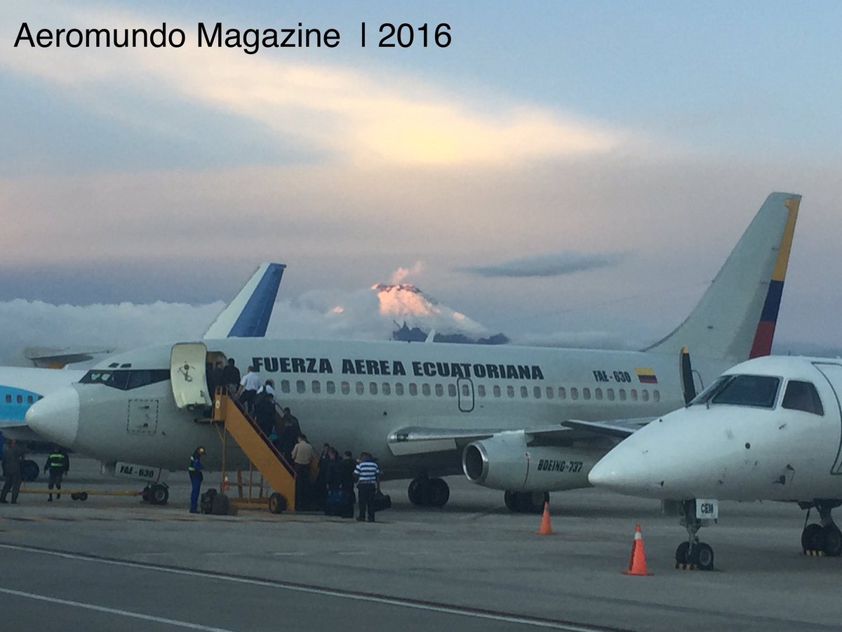 HotelCharlieAv's tweet photo. #Latacunga plat con @FuerzaAereaEc @LAC_Ecuador y #Saereo y coloso #Cotopaxi vigilante @n_larenas @AviacionEcuador https://t.co/wfNbK1Pk27