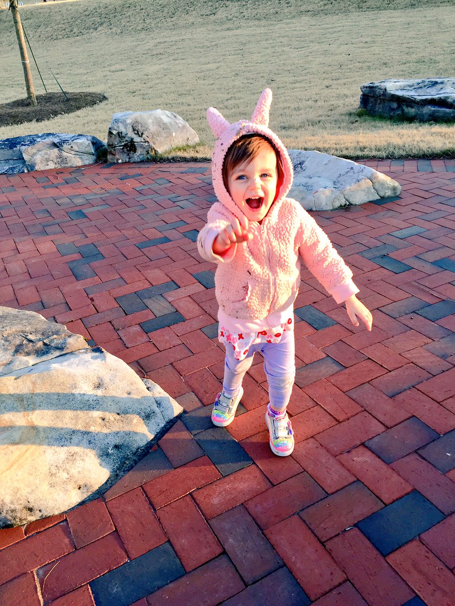 allieware22's tweet photo. The definition of joy! #TGIF https://t.co/36KbjbJFAR