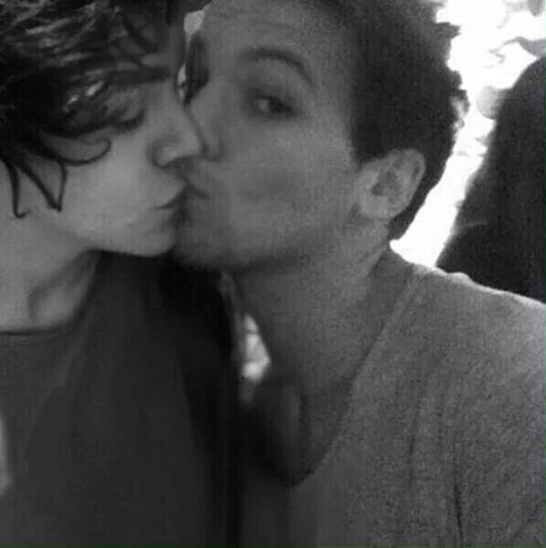 18home16's tweet photo. Me preparó mentalmente para cuando sus cuentas de Twitter e ig estén invadidas de fotos así #LarriesDeserveRespect https://t.co/T7CYkma4Jh