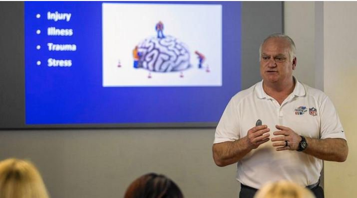 NFLAlumni's tweet photo. Former NFL player Eric Hipple talks about student athletes' mental health https://t.co/kJcvaOqdOi https://t.co/3bHAV4lnBq